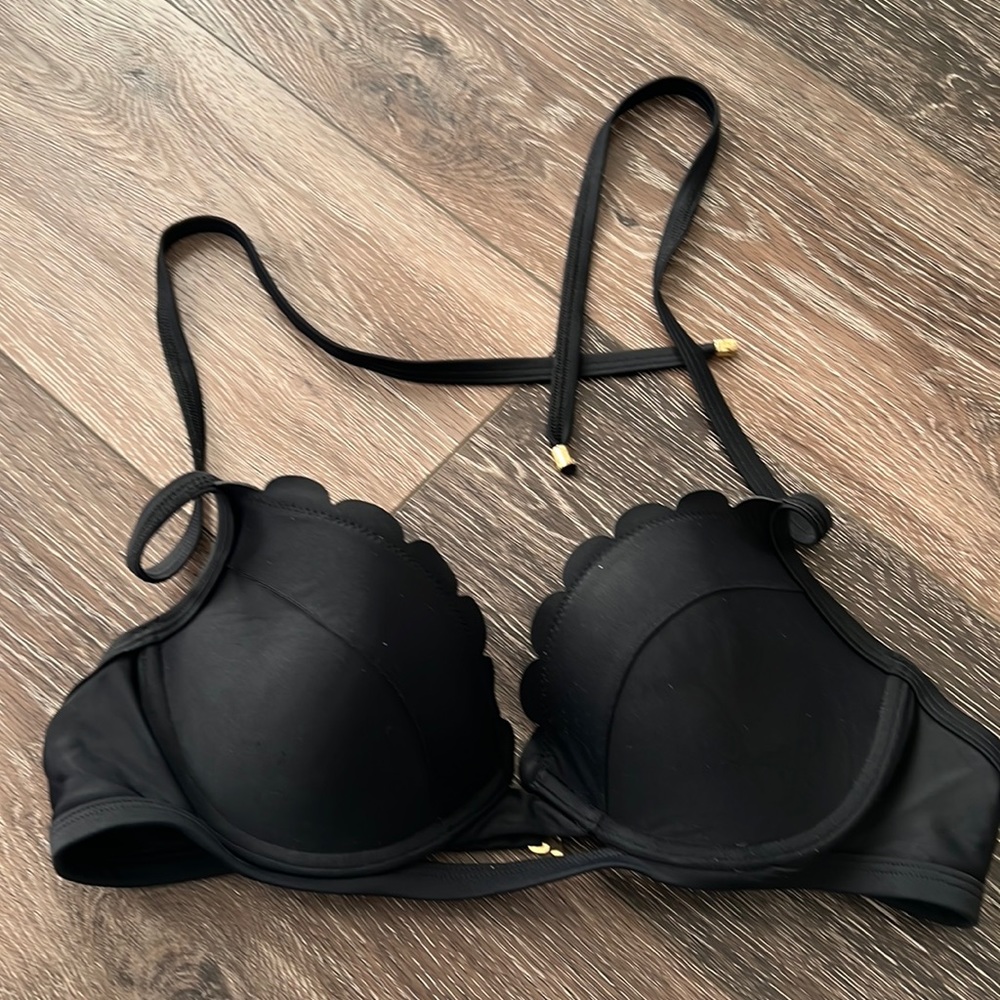 Scalloped padded bikini top